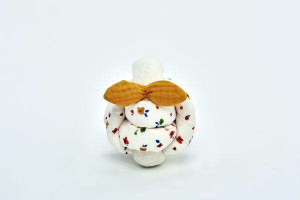 Käthe Kruse 110008 Knotenball mit Glocke - ocker